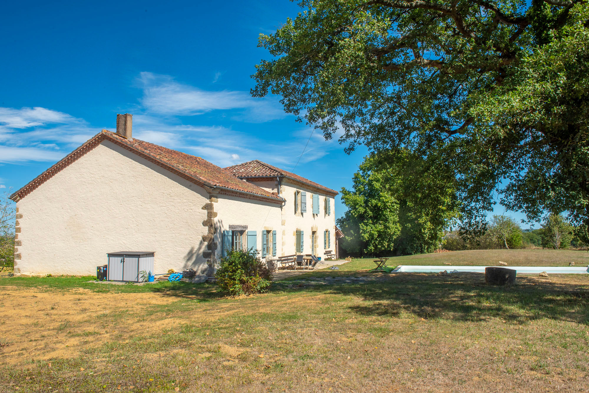 Country Home with Pool and Panoramic Pyrénées Views in Occitanie, Gers (32) - Image 9