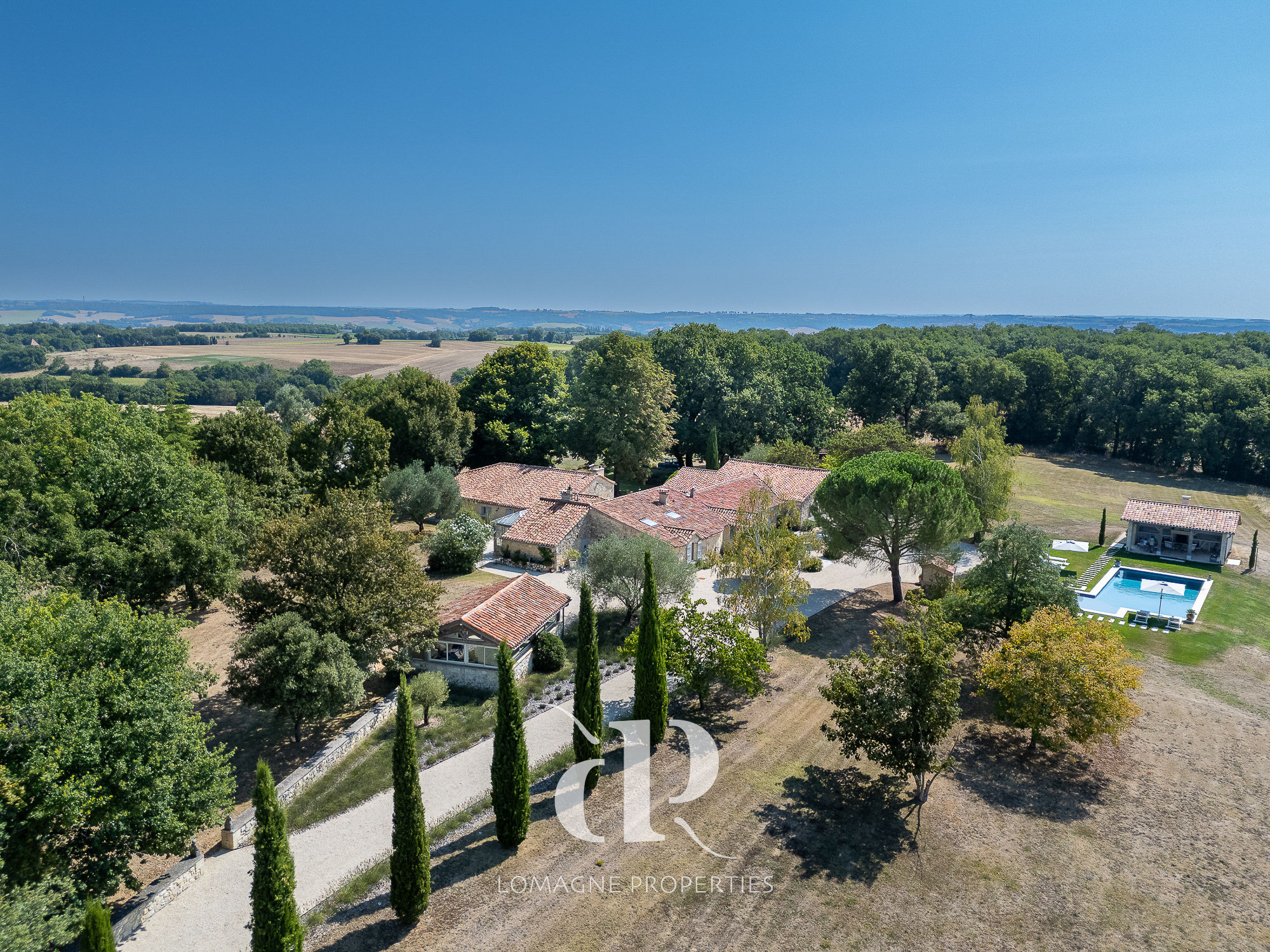 High-End Country Estate with Independent Gîte and Two Pools in Occitanie, Gers (32) - Image 9