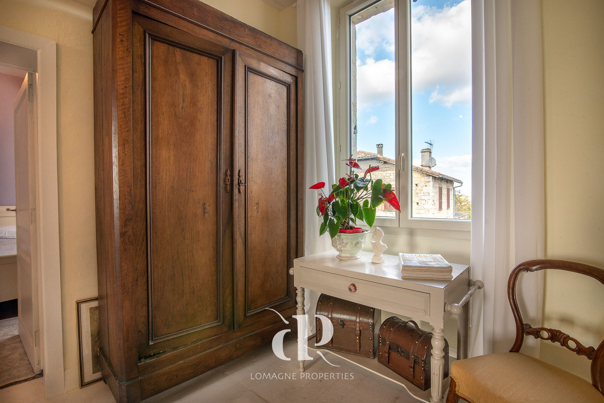Bright adorable village home with Pyrenees views in Occitanie, Gers (32) - Image 7