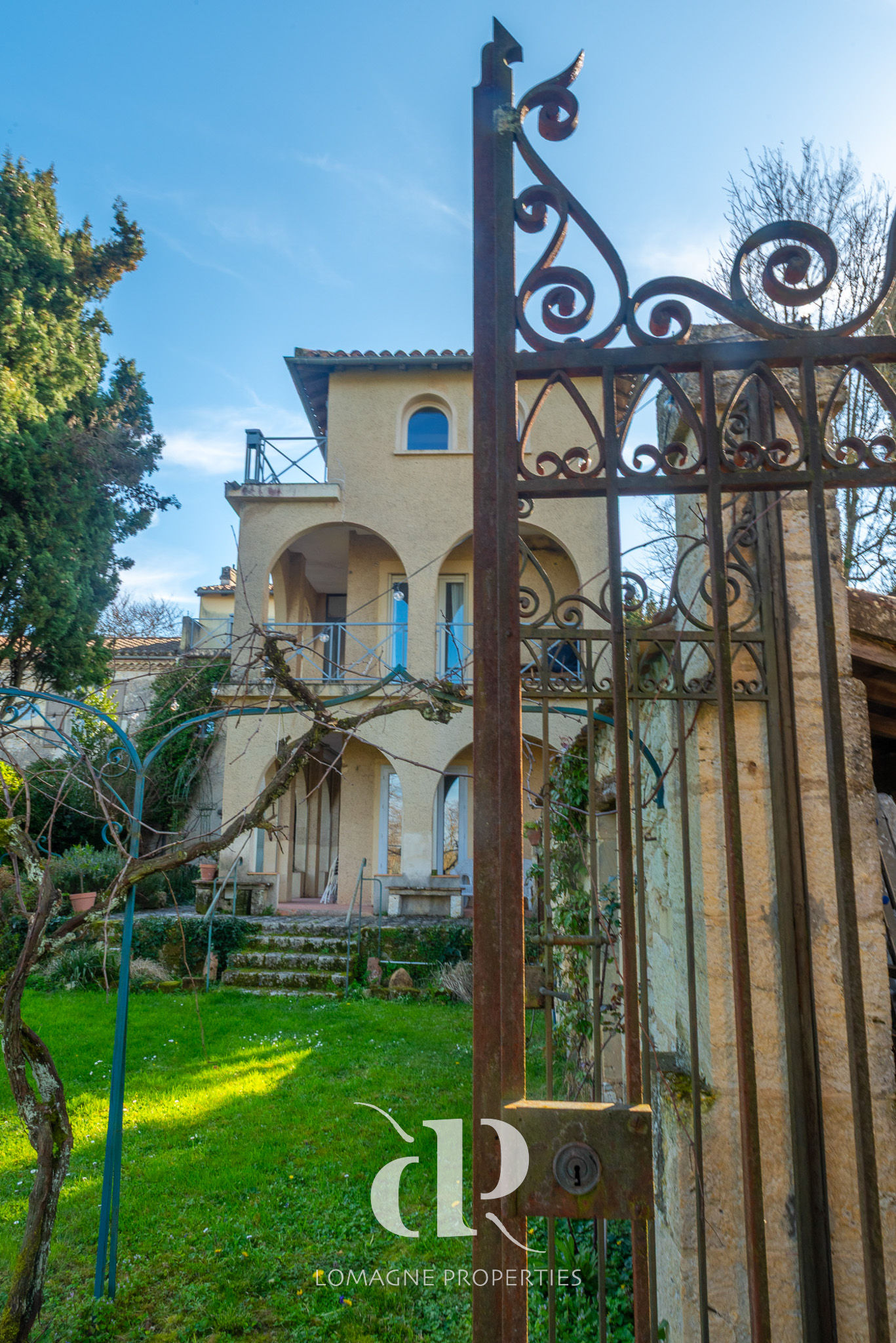 Lectoure townhouse with garden & views in Occitanie, Gers (32) - Image 23