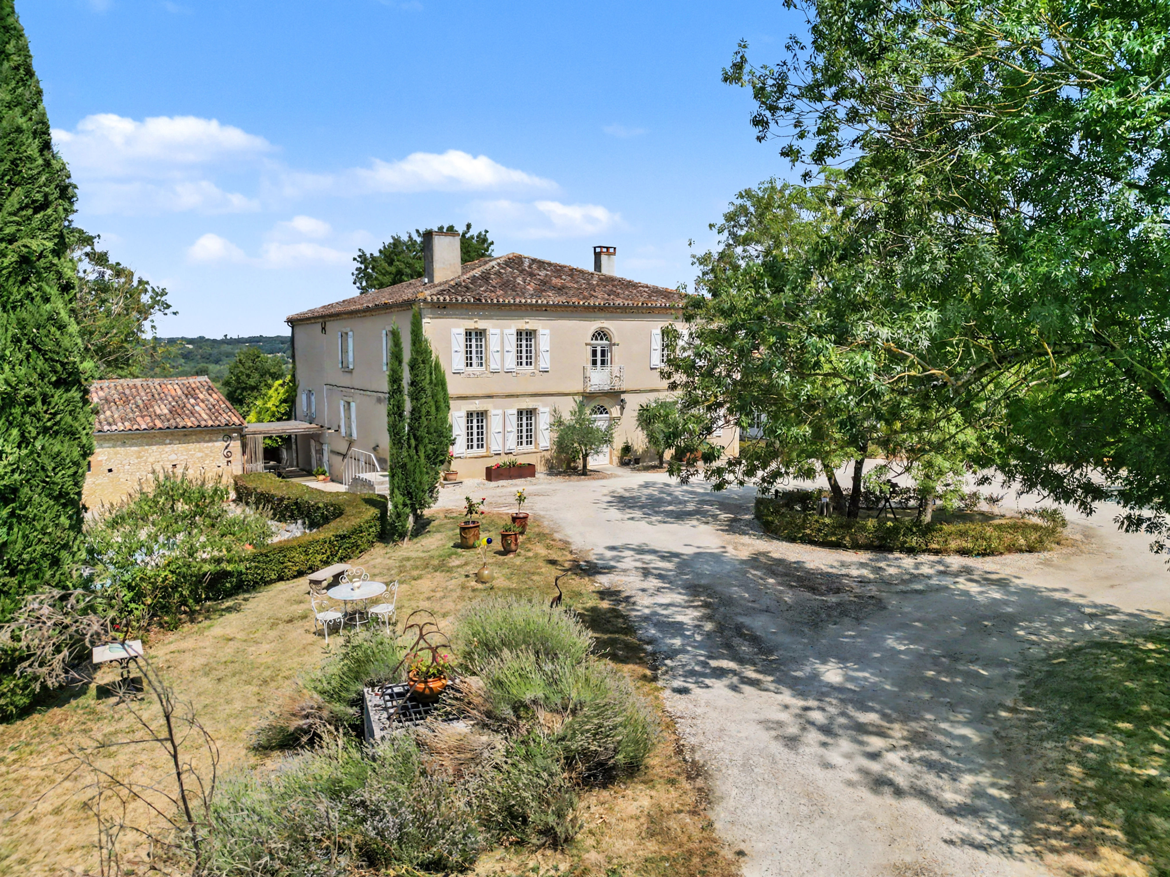 Elegant Gascon Estate with Pool and Guest Accommodation in None, None - Image 5