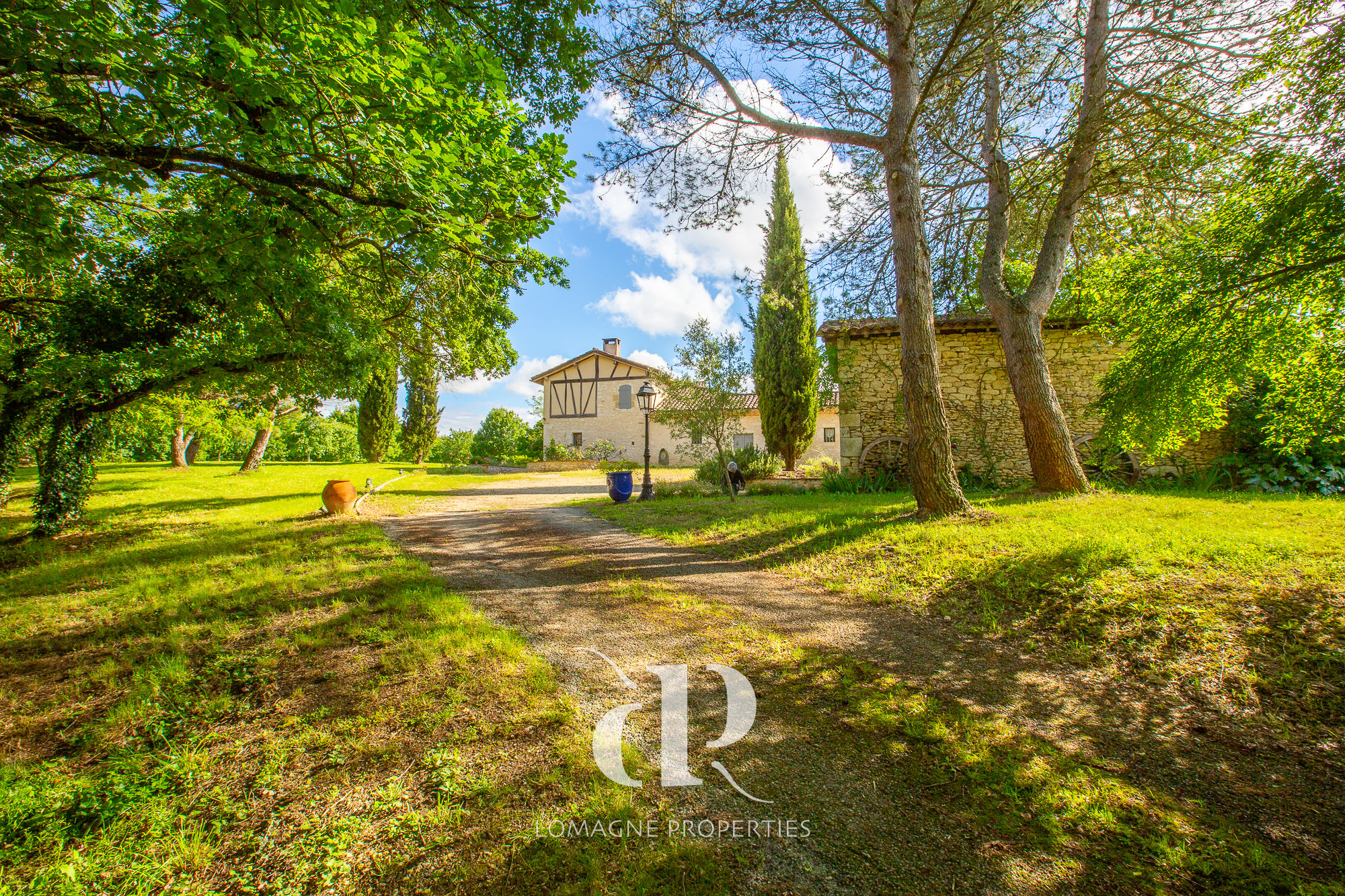 A Peaceful Countryside Refuge in Occitanie, Gers (32) - Image 11