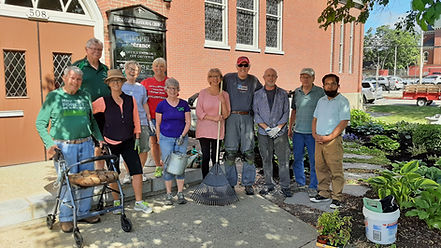 GroupPhotoMemoryGardenSpring2021.jpg