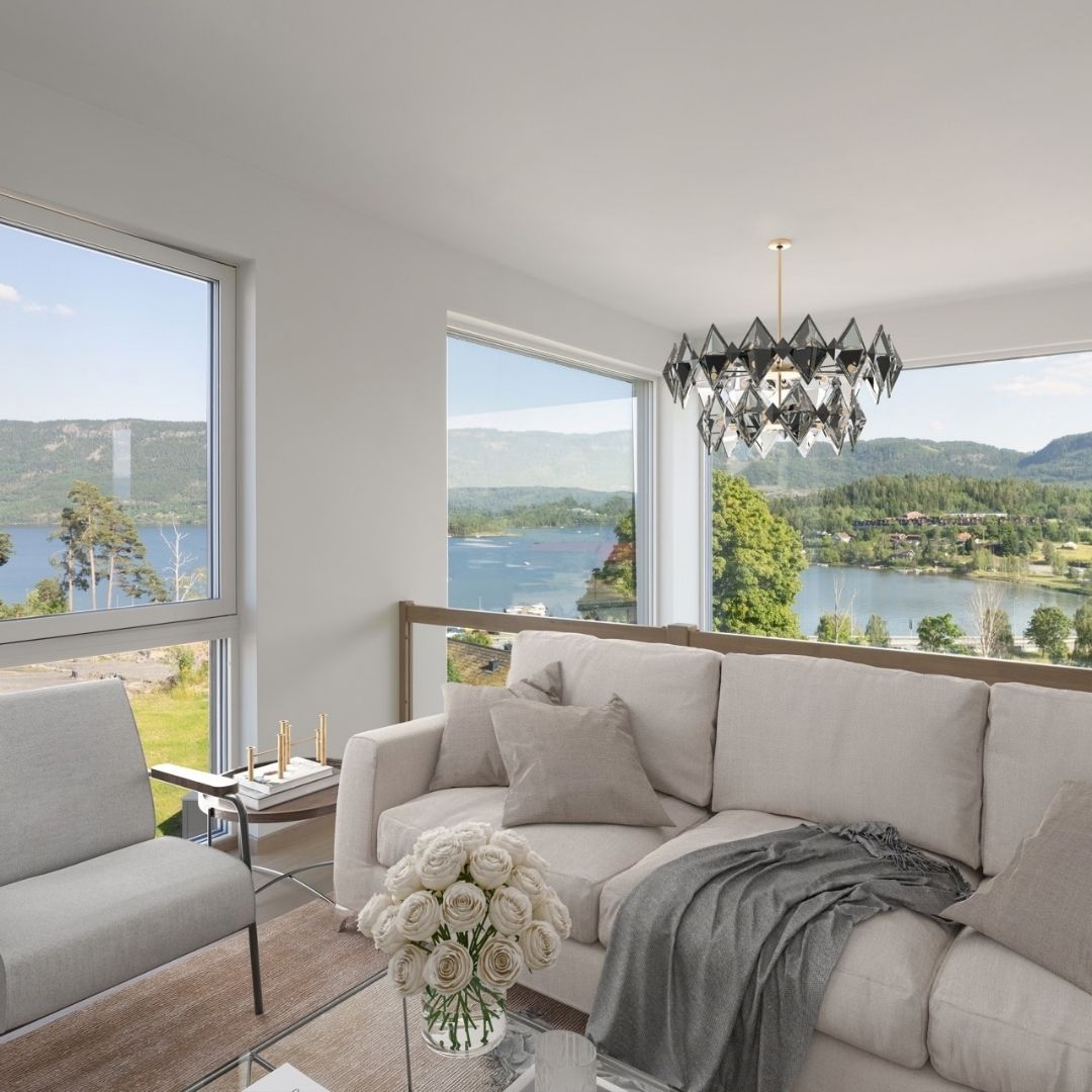 Stue i andre etasje med store vinduer og utsikt over fjorden, leilighetstype 10