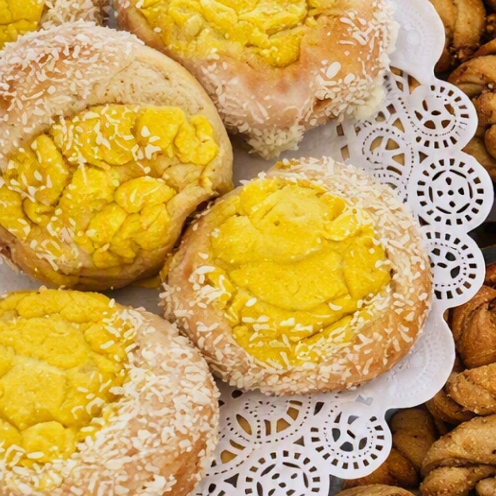 Custard buns with vanilla cream and coconut from the bakery at Eggedal Borgerstue
