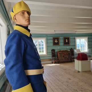 Swedish soldiers uniform in blue and yellow from early 18th century.