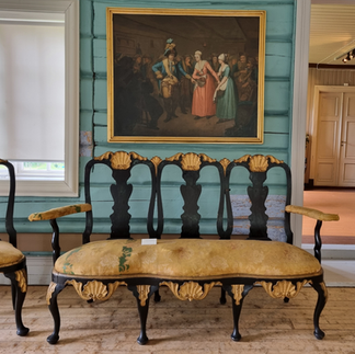 18th century gold and black furniture and a painting of Anna Colbjørnsdatter, her maid and Axel Loven hours before the Norwegian army attacked.