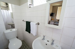Cheap price tag but private bathrooms in all our hotel rooms. Better value than a dorm bed in a backpackers in Darwin. Self contained cabin in Darwin. Cheap home away from home in the Leprechaun Resort. Hotels in Darwin