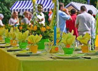 5 Reasons to Consider Hiring a Catering Company if You Are Planning a Company Picnic