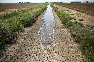 california-drought-riverbed