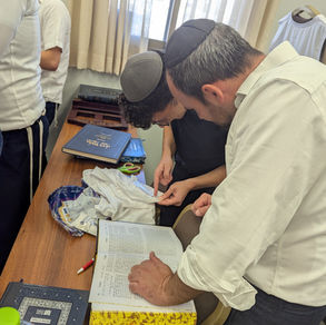 Rav Levi experiential learning about tzitzis