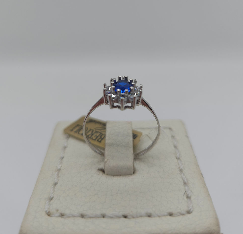 Anello a rosa in oro bianco 18K con zaffiro blu e zirconi