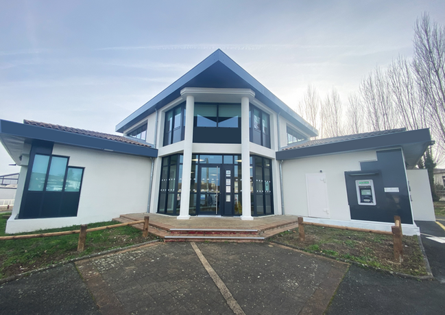 Devanture d'une agence bancaire