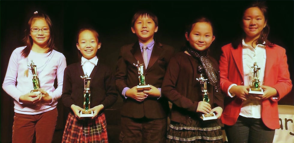 由左至右:Emily Chen, Sarina Liang, Century Yang, Cynthia Yang, 和 Caty Szeto