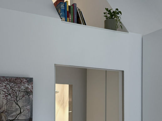 Piccoli spazi, grandi idee: come sfruttare l’altezza e i centimetri nascosti