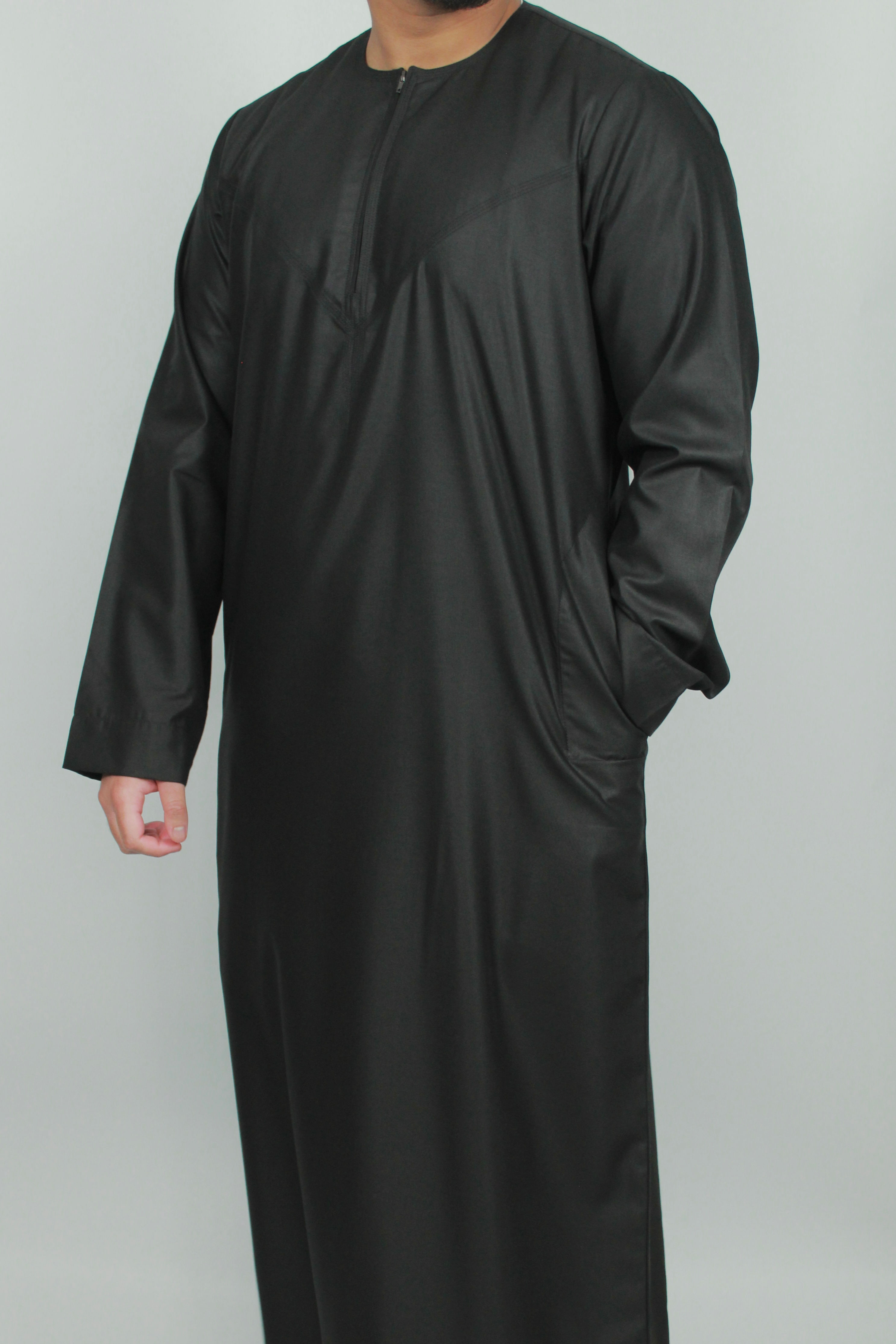 Classic Black Omani Thobe
