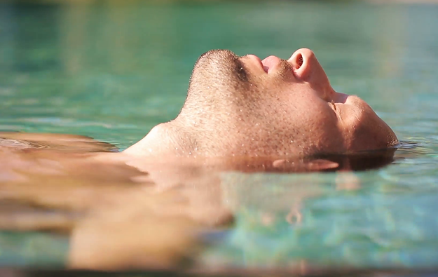man-floating-on-water-in-swimming-pool_n