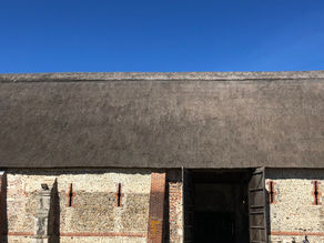 Picture of WAxham Barn with its thatched roof