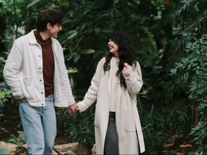 Séance photo couple à Lyon dans la serre tropicale du parc de la tête d'or par Julia Guérin
