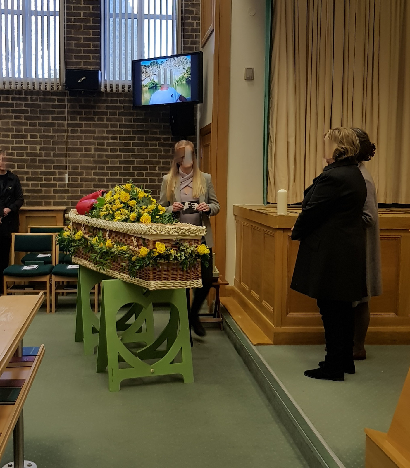 Holly's Funerals crematorium funeral with wicker coffin