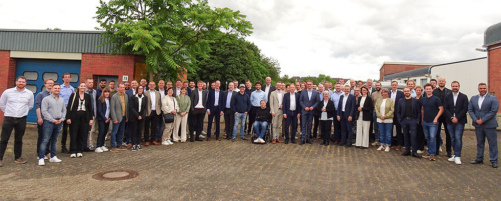 Teilnehmer des NeMo.bil Abschlussevents in Paderborn