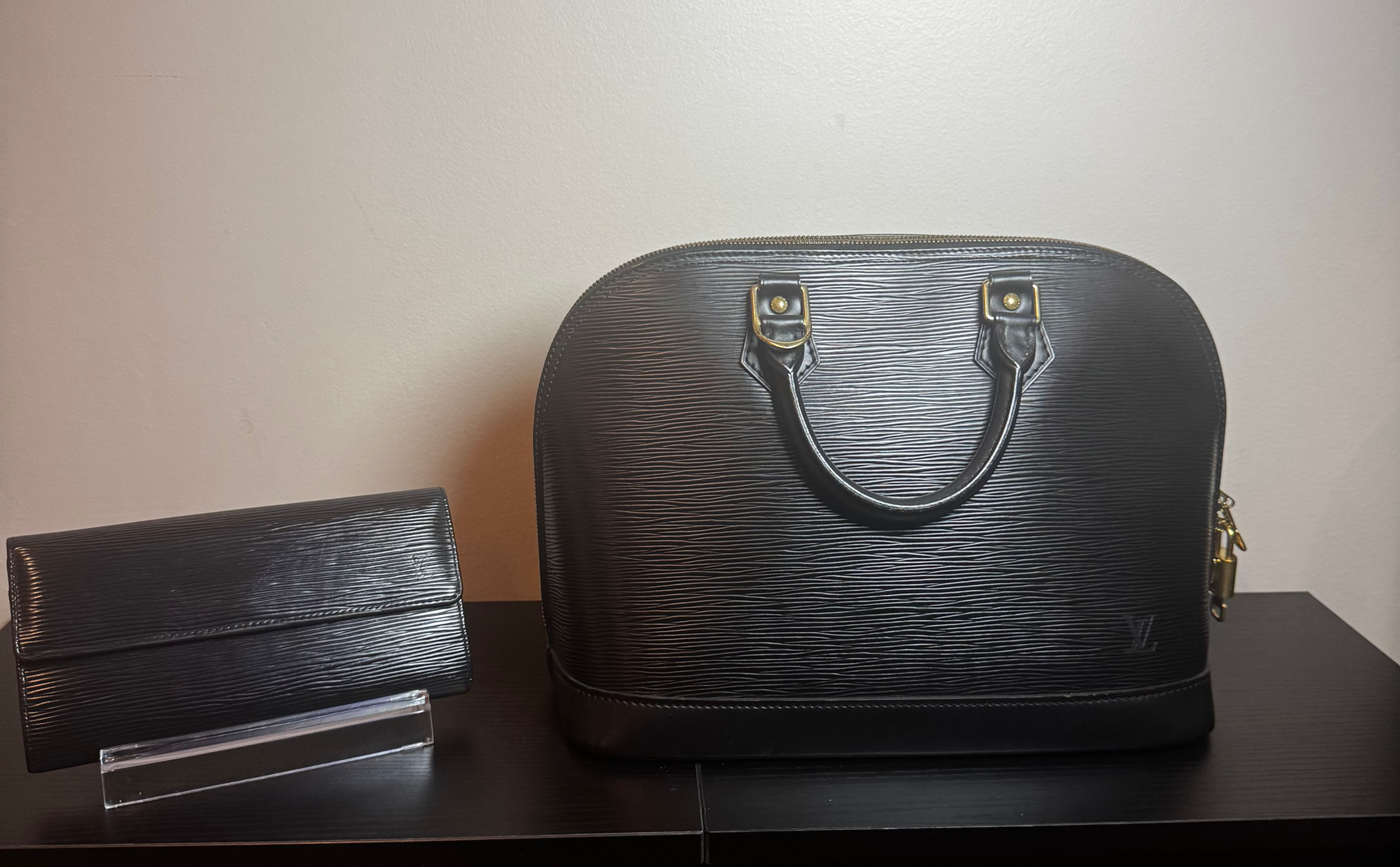 Louis Vuitton Alma Black Epi Leather with Wallet