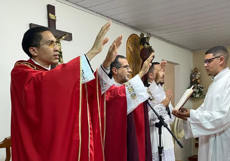 Santa Missa para administração do Sacramento da Confirmação, aos jovens e adultos da Paróquia Nossa Senhora Aparecida, em Bonito
