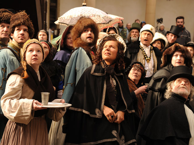 Mešťania v údivu, Perinababa a dva svety