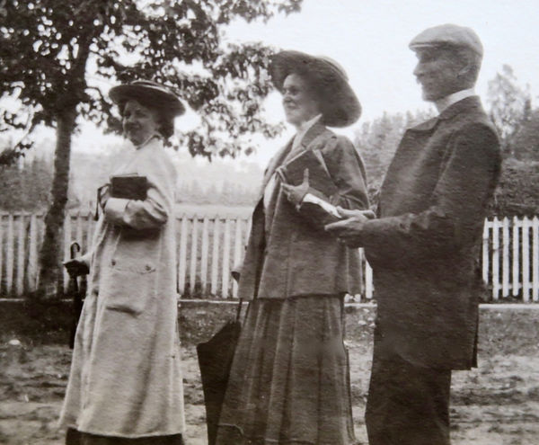 1905_ NancyHarrietRosBobCampbell.jpg