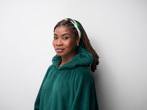 Larissa Noel dá vida à Zezé Motta em “Prazer, Zezé!”