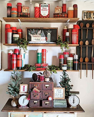 5 . Vintage Picnic Ware