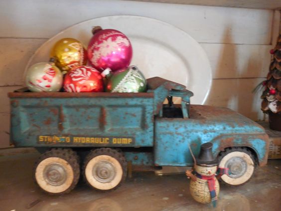 11 . Vintage Trucks, Cars, ...in Chrristmas Decor