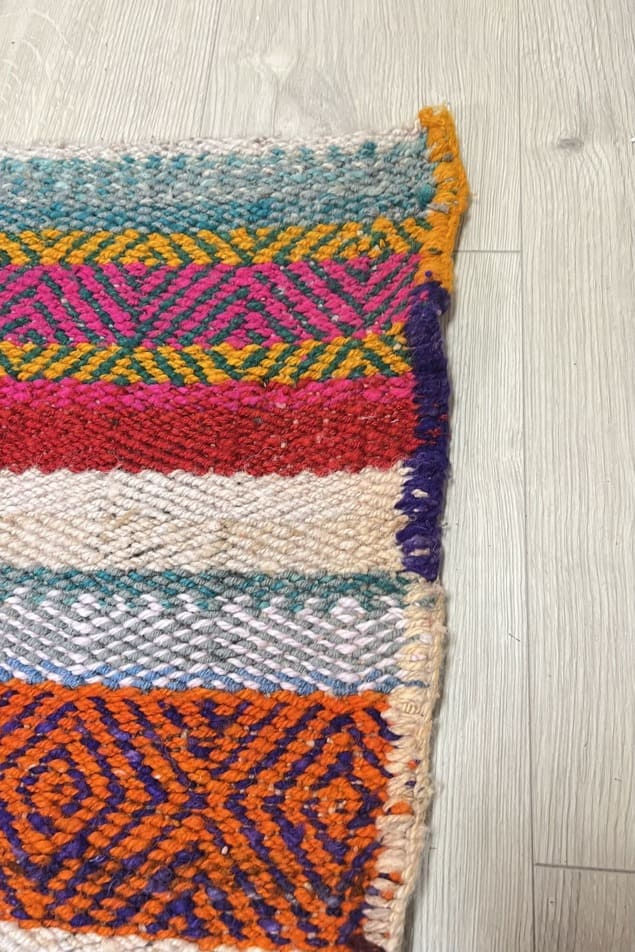 tapis péruvien artisanal en laine motifs andins tissé à la main