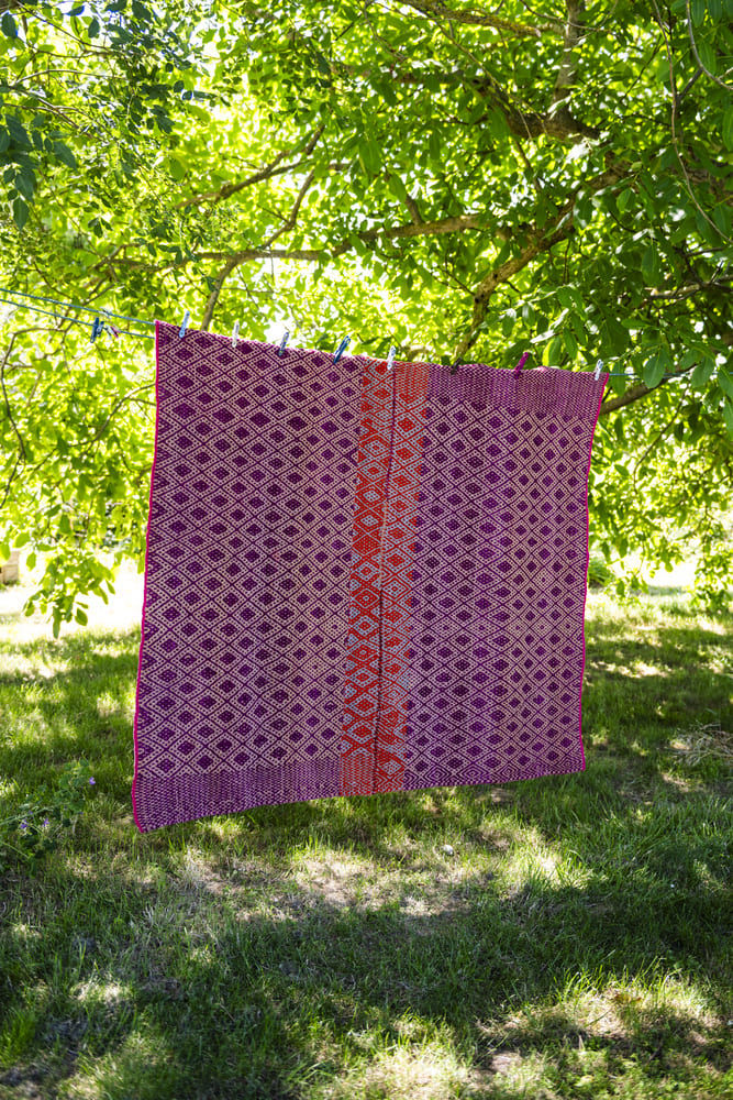 Tapis artisanal péruvien en laine de mouton tissé sur métier à tisser