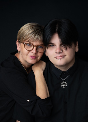 Candid family moment captured during photography session SW16