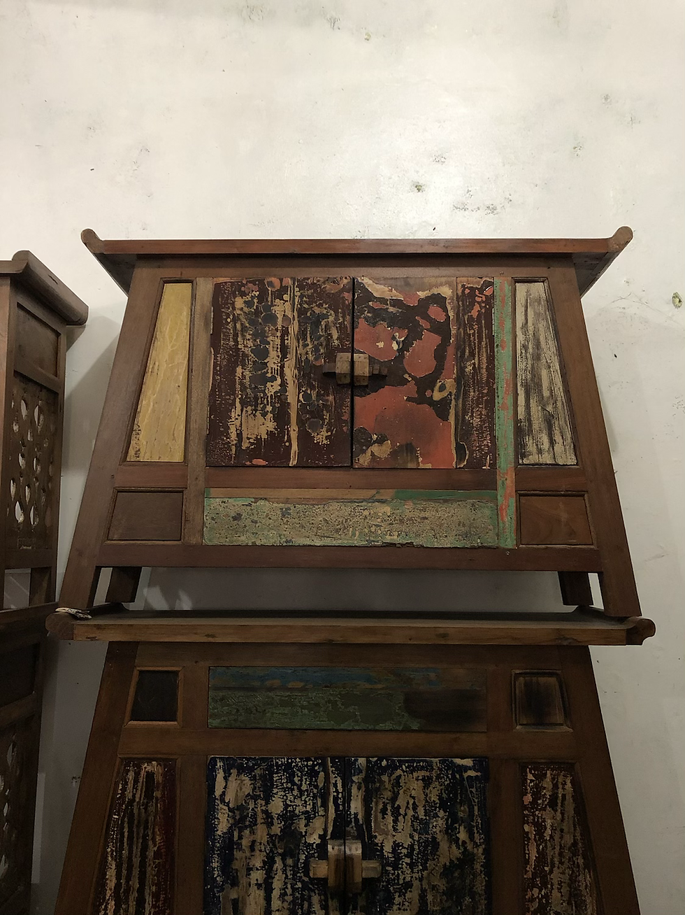 Miniature : Wooden Antique Cabinet