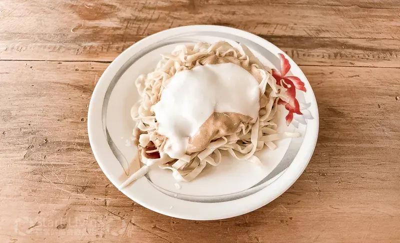 位於文化路旁中正路的崇文嘉義涼麵