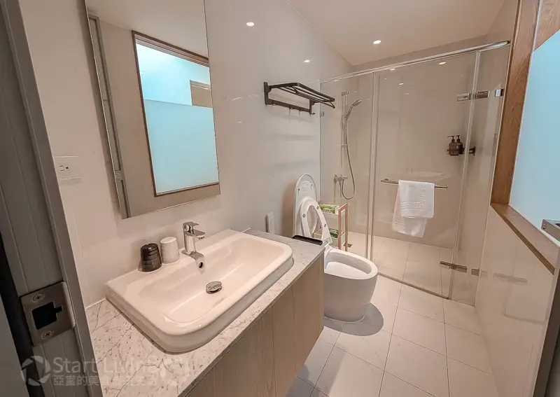 「窩嘉里包棟民宿」二館「賴在窩嘉里」2F雙人套房內浴室 圖片