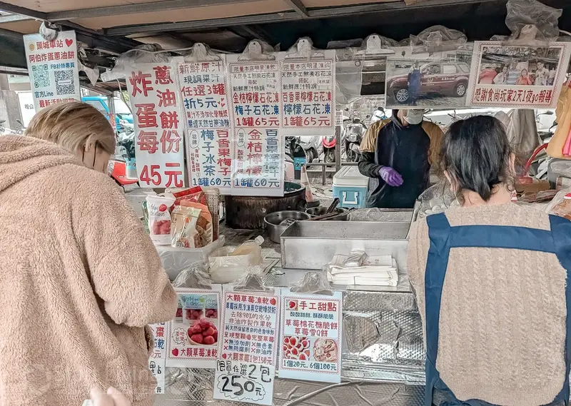 頭城火車站旁的「阿伯炸蛋蔥油餅」 圖片