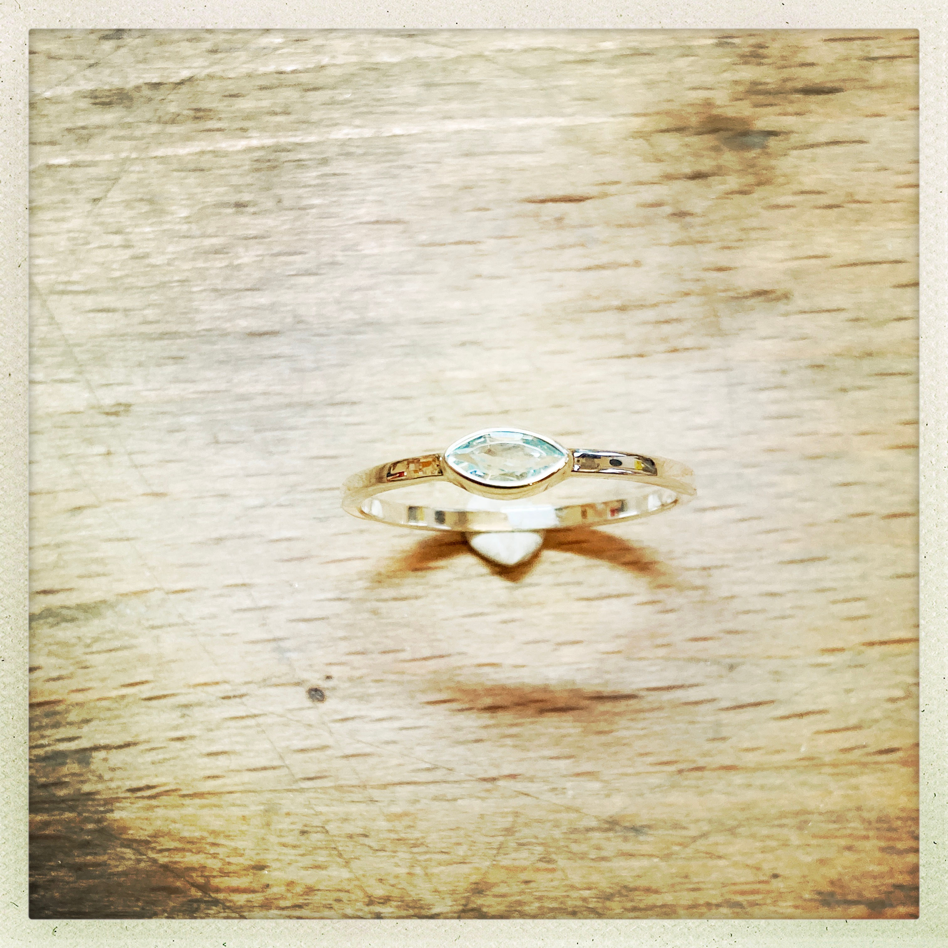 Fijne ring zilver met topaas in markies vorm