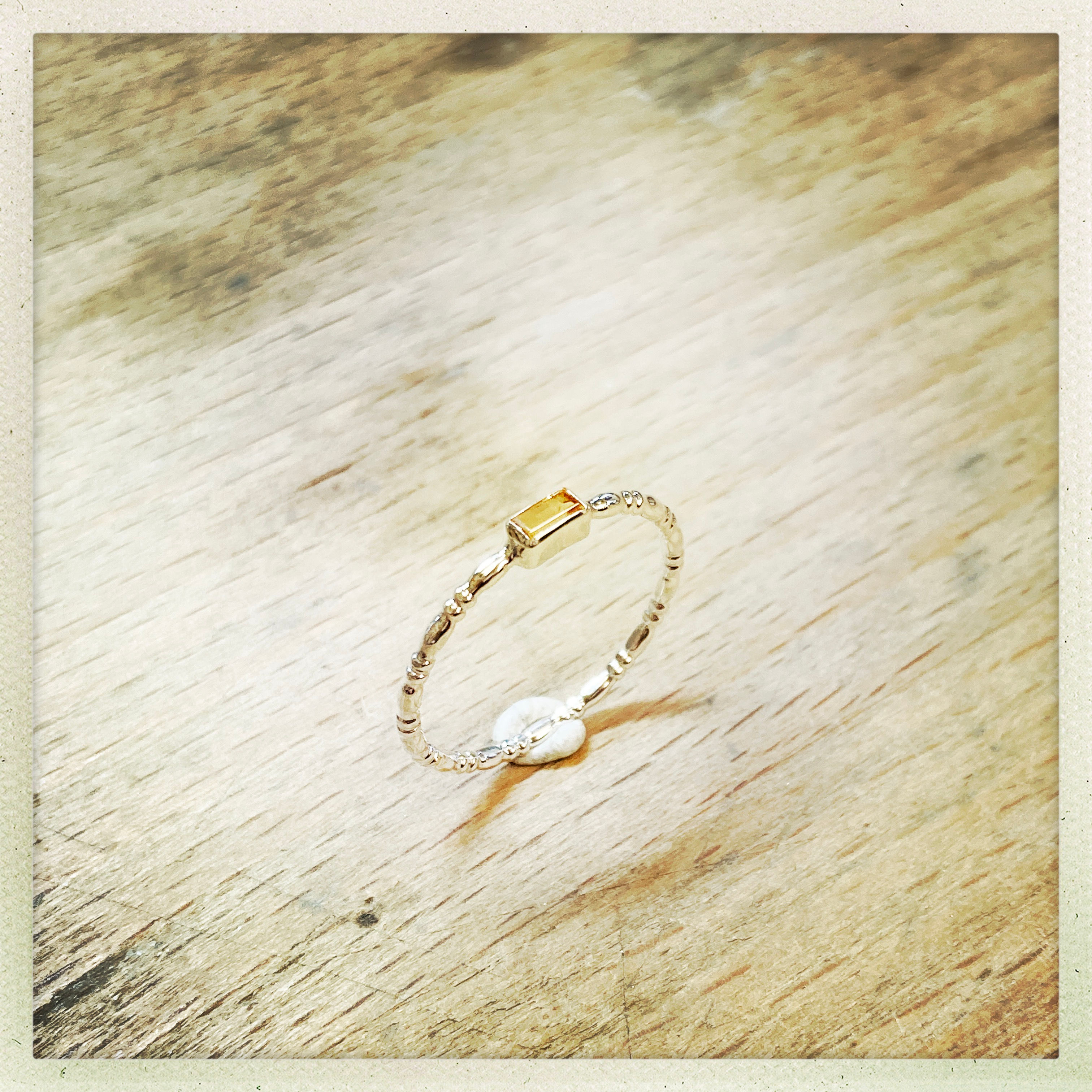 Fijne ring zilver met citrien in baguette vorm
