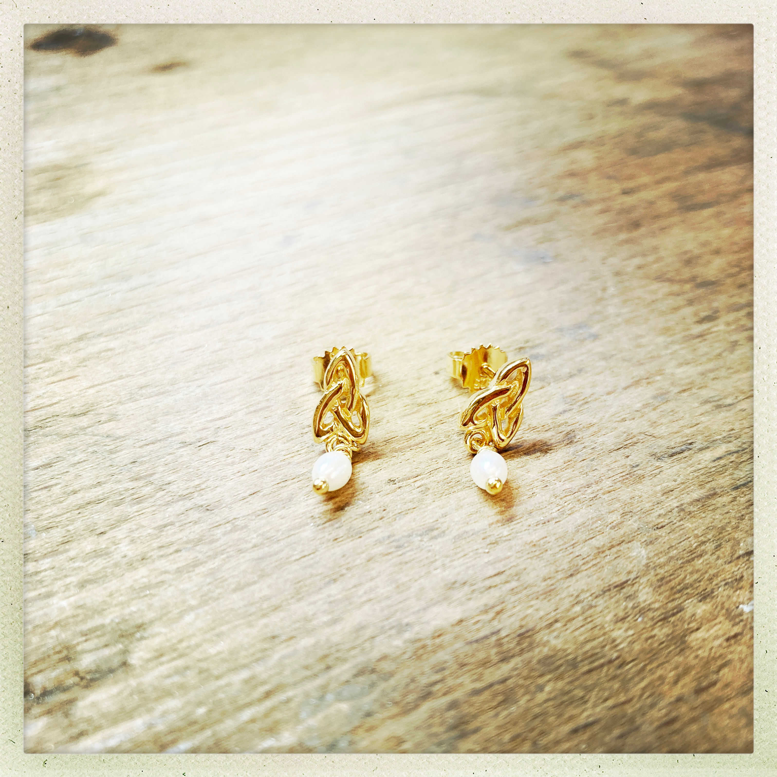 Stekeroorbellen Kelt zilver , verguld , met witte parel