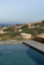 piscina y banco