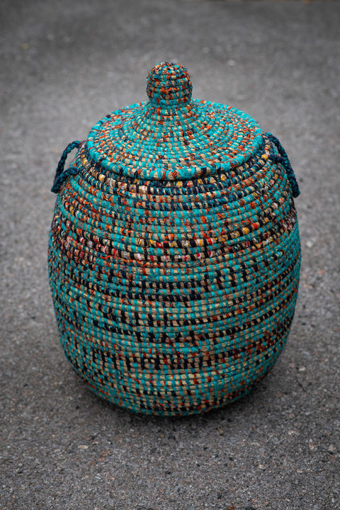 Der Seegraskorb als Allrounder für dein Zuhause. Hochwertige Seegraskoerbe aus Afrika, als Wäschekorb, Blumentopf, Obstschale, Zeitungsständer, Geschenk oder Aufbewahrungsort für Spielzeug.