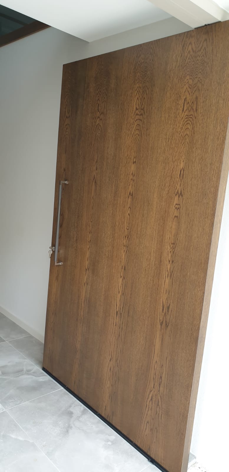 Entry doors. Custom doors Perth. Pivot doors. Hinged doors. Bespoke doors.  Doors by Leon. Doors by Leon Perth.