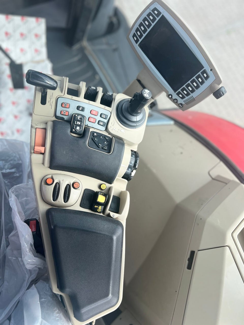 трактор Massey Ferguson 8737