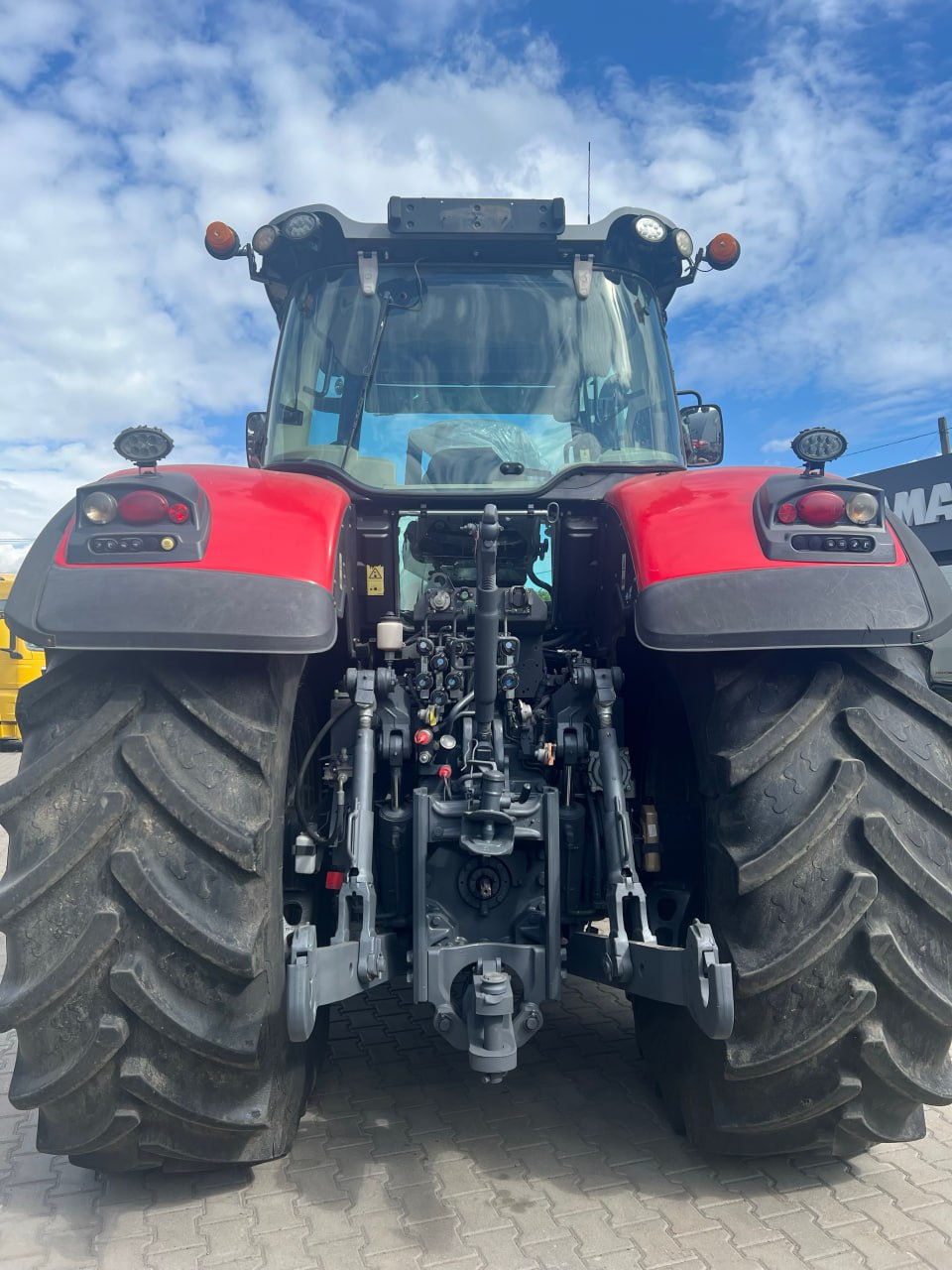 трактор Massey Ferguson 8737