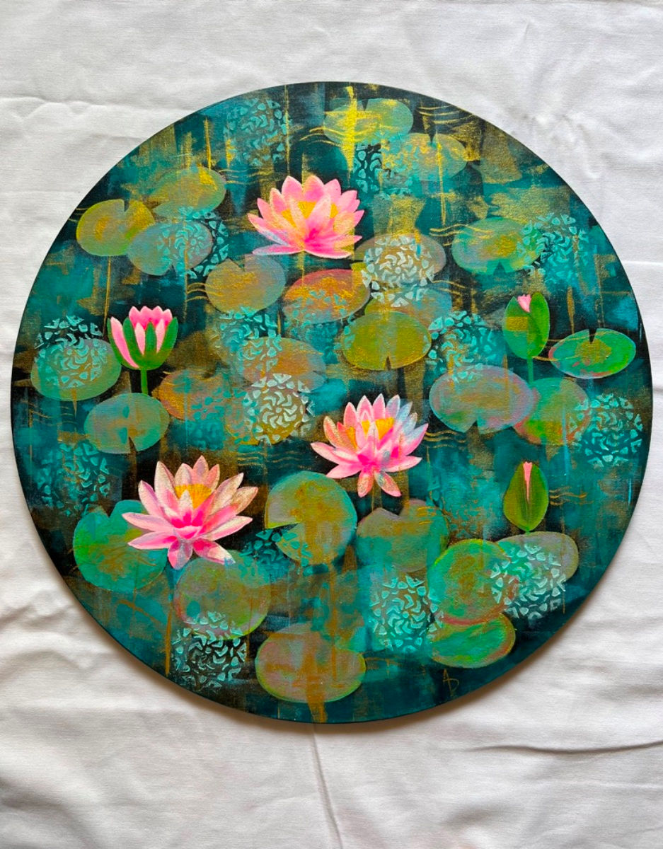 Miniaturbild: Turquoise water lilies on round canvas in studio
