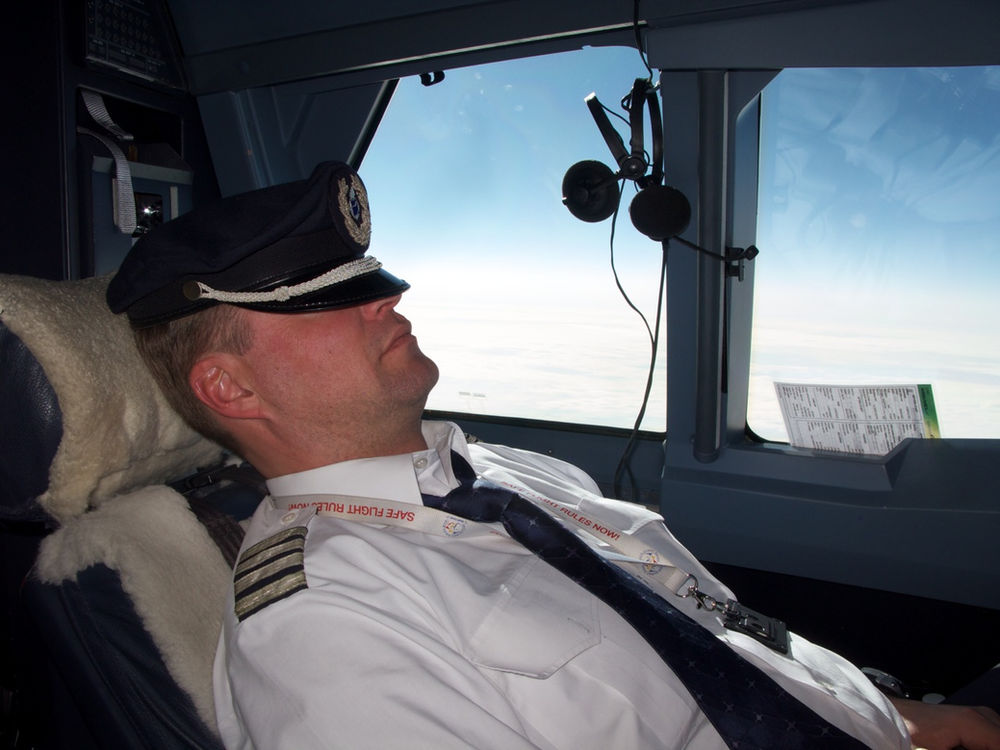 Pilot sleeping in the cockpit could do more good than harm