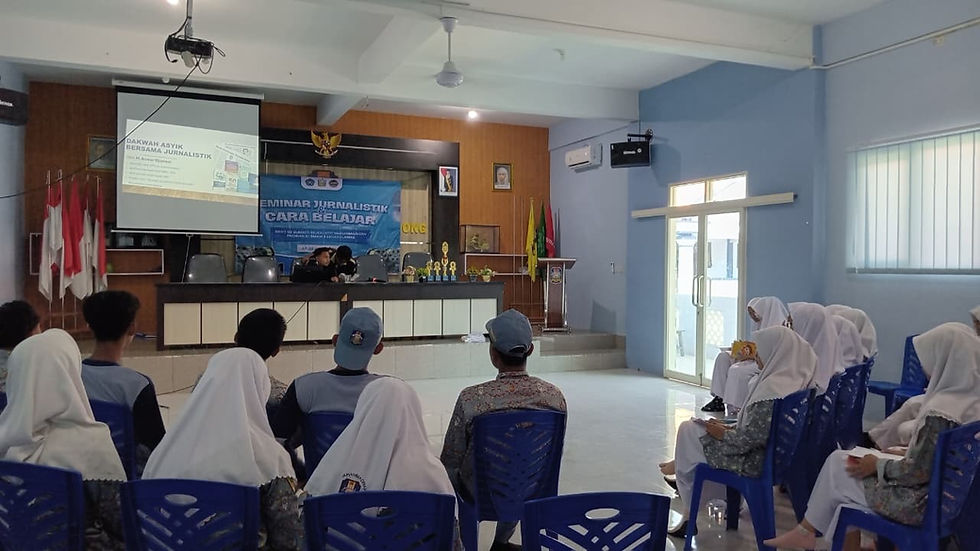 KKN STIT Muhammadiyah Paciran Selenggarakan Seminar Jurnalistik untuk Siswa SMAMIX (Aksara/Istimewa) 